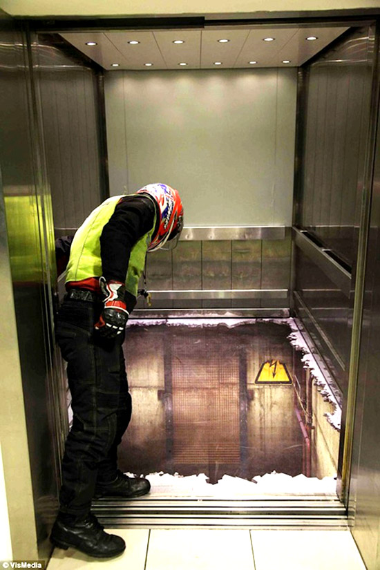 Рисунок в лифте (3D)