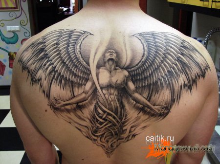 татуировка на спине ангел с крыльями