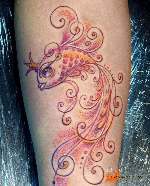 татуировка золотая рыбка с короной