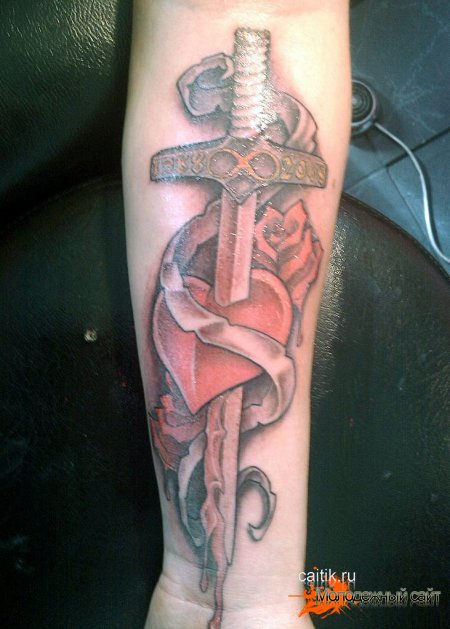татуировка меч пронзивший сердце