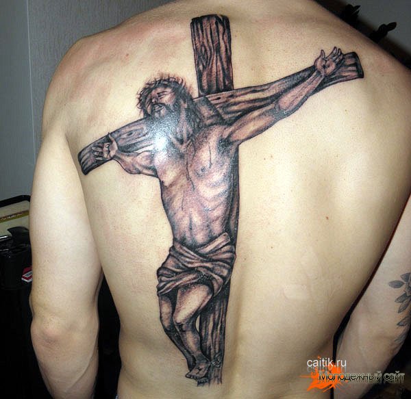татуировка крест с распятым Иисусом