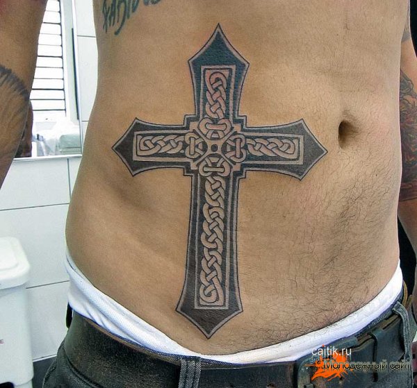 татуировка кельтский крест на боку