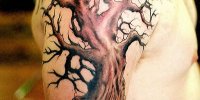 татуировка дерево с корнями на руке