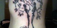 татуировка дерево со скилетами