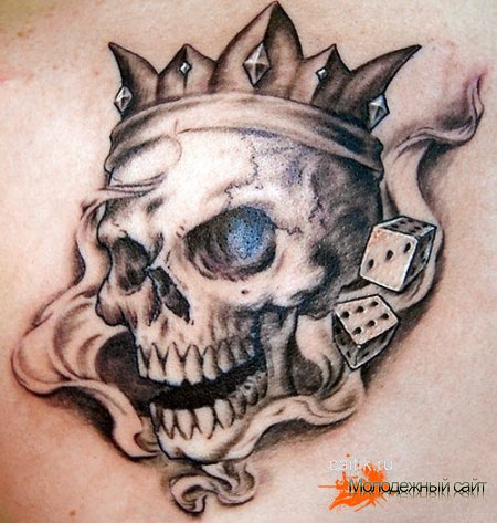 татуировка череп с короной и игральными костями