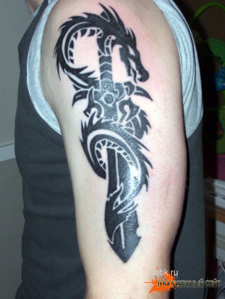 трайбл татуировка меч с драконом