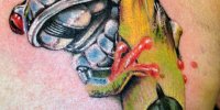 татуировка лягушка на груди