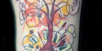 татуировка яркое дерево